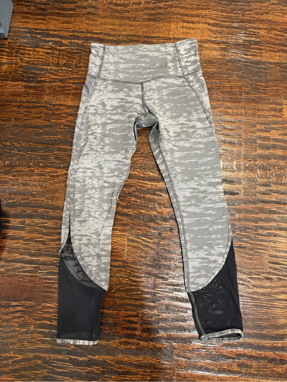 Lululemon Gray Marbled Leggings with Black Mesh Panels - Size 4
